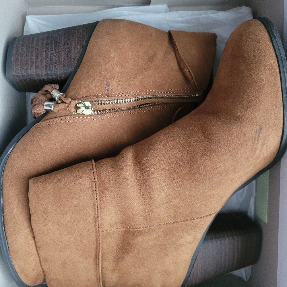 Too Cute Can Wear With Everything Boots!! - image 3